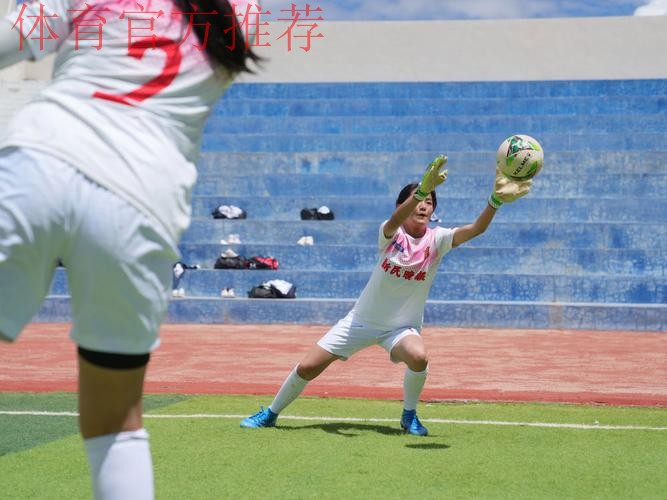 把足球带进乡村，让梦想飞向世界 “女足活力玫瑰课堂”走进乡村校园