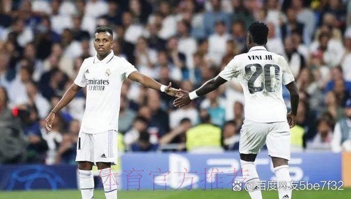 罗马诺:皇马决定签右后卫和中卫 阿诺德最被看好 罗马诺:皇马决定签右后卫和中卫 阿诺德最被看好