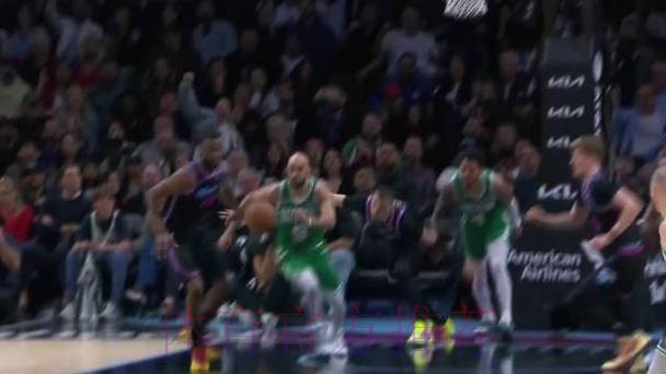 西蒙斯7记三分轰赛季新高39分 凯尔特人19分逆转热火